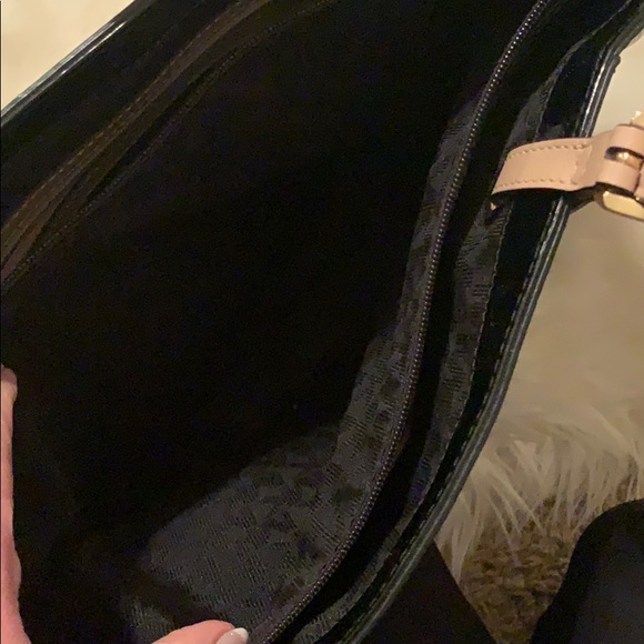 Like new MICHAEL Kors purse - Picture 6 of 8